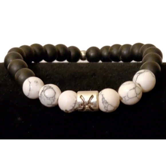 Pieces Zodiac Beaded Bracelet - Picture 2 of 11